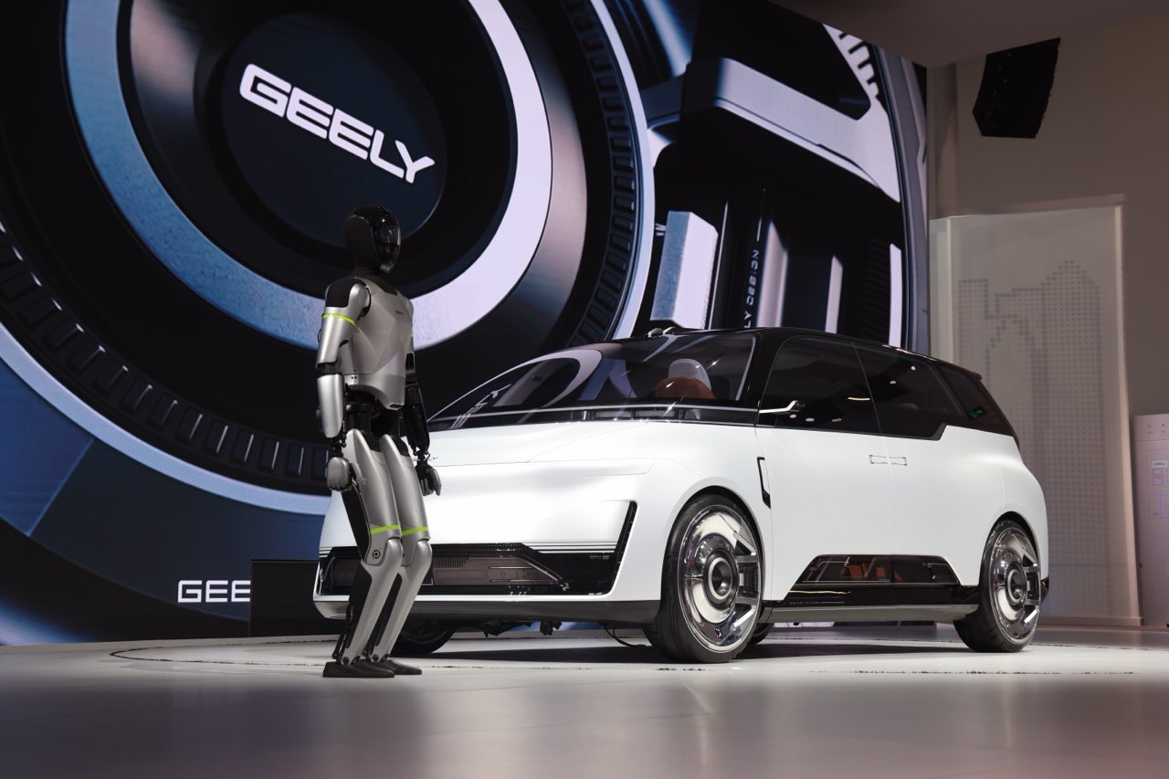 Geely thử nghiệm vượt chuẩn an toàn Euro NCAP tại Pháp, ra mắt AI tự lái tại Bắc Kinh - Ảnh 2.
