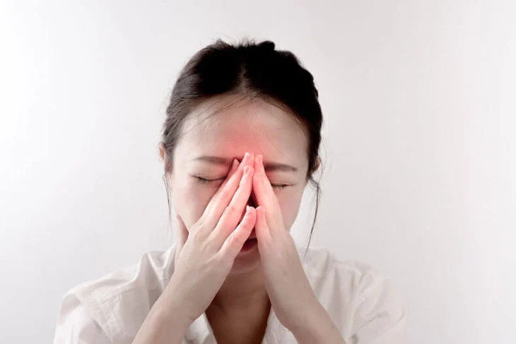 Lời khuyên cho những người hay sử dụng quạt cầm tay vào mùa hè- Ảnh 2.