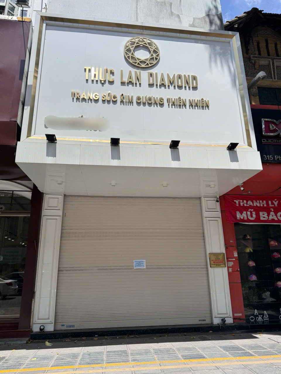 Từ “cơn sốt” đến “cơn lạnh”: Thị trường kim cương Việt Nam lao đao vì làn sóng bán tháo, nhiều cửa hàng "hấp hối"- Ảnh 2.