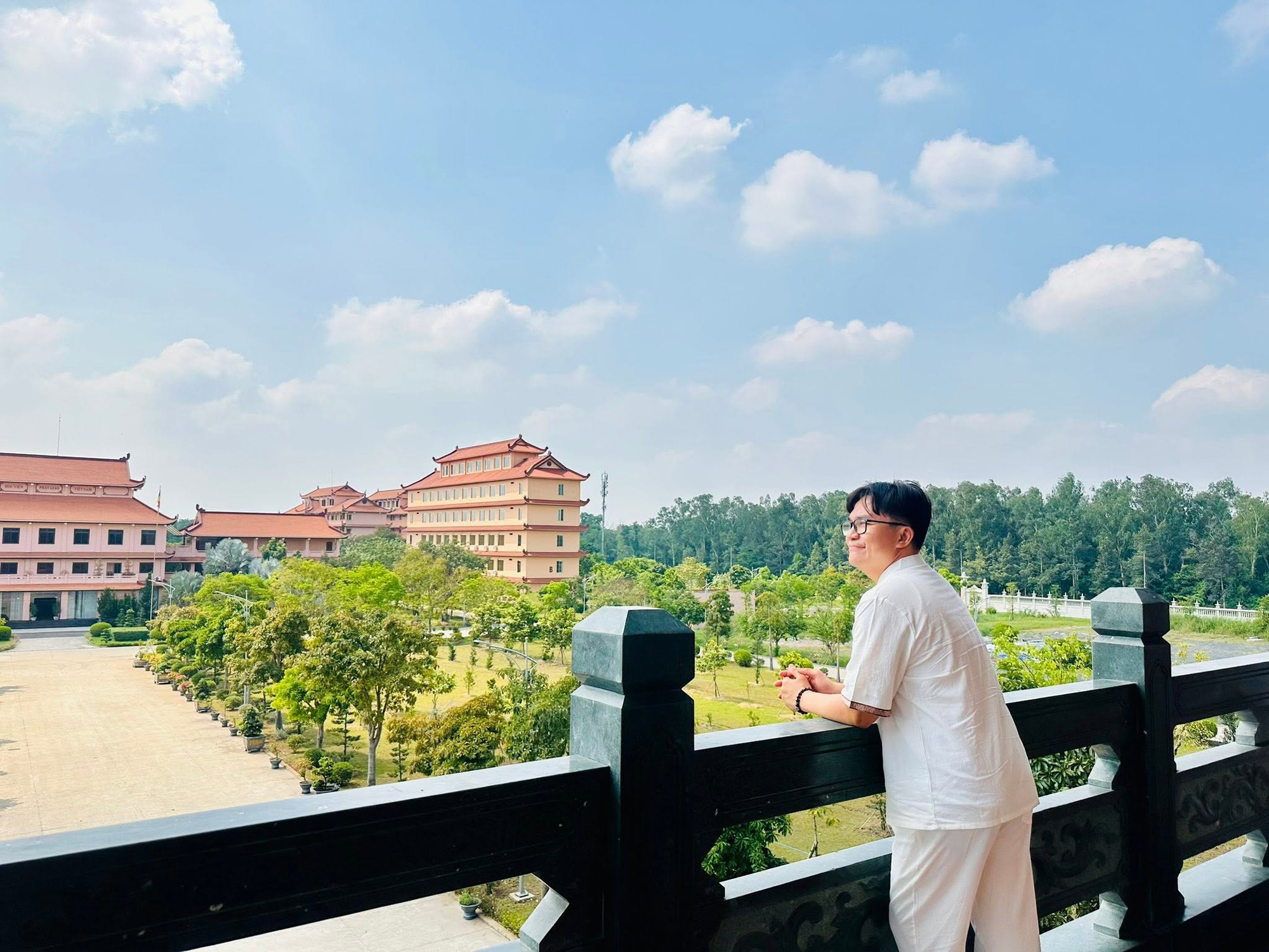 Nam MC giàu nhất nhì Việt Nam: Là con nhà Phật, U50 không vợ con, gặp chùa như về nhà  - Ảnh 11.