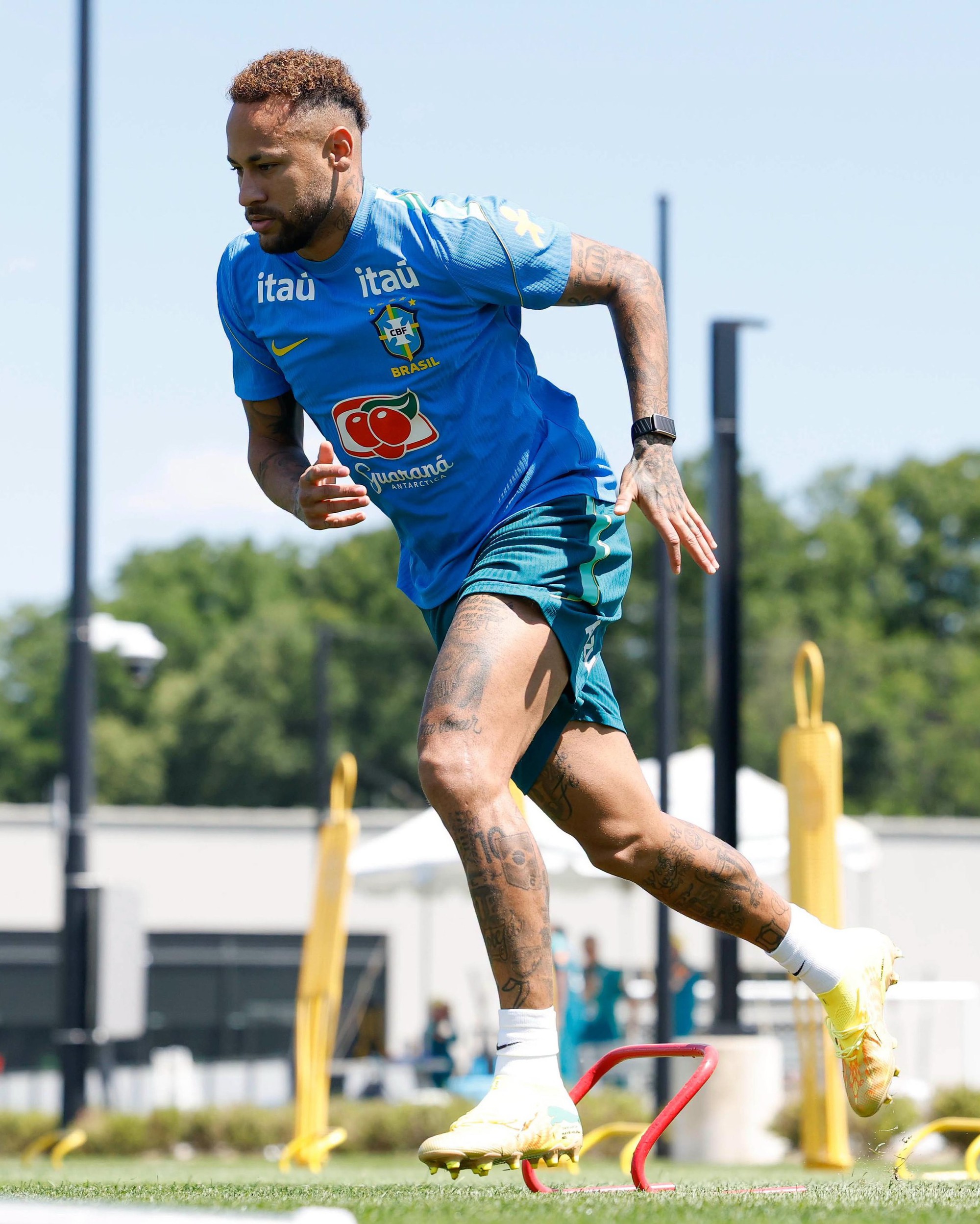 Neymar chính thức tái xuất - Ảnh 1.