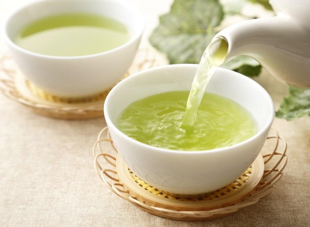 Cảnh báo 2 loại nước hút tia cực tím cực mạnh, chuyên gia khuyên thay bằng 8 món chống nắng tự nhiên quen thuộc - Ảnh 3.