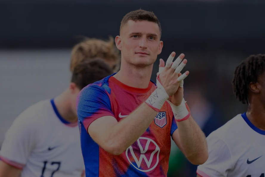 Vừa tốt nghiệp đại học danh tiếng Harvard, vừa dự World Cup 2026: Cầu thủ hiếm có này là ai? - Ảnh 1.