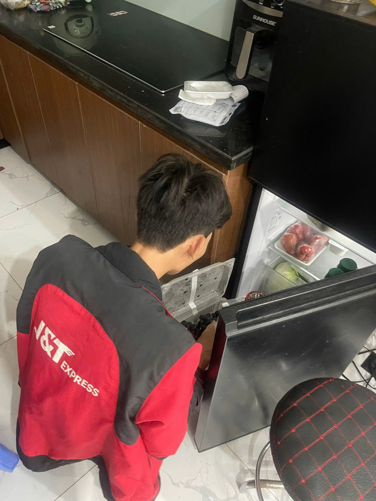 Shipper gọi ra nhận hàng nhưng lại “mất tích”, khách quay vào nhà thấy cảnh tượng tá hỏa- Ảnh 5.