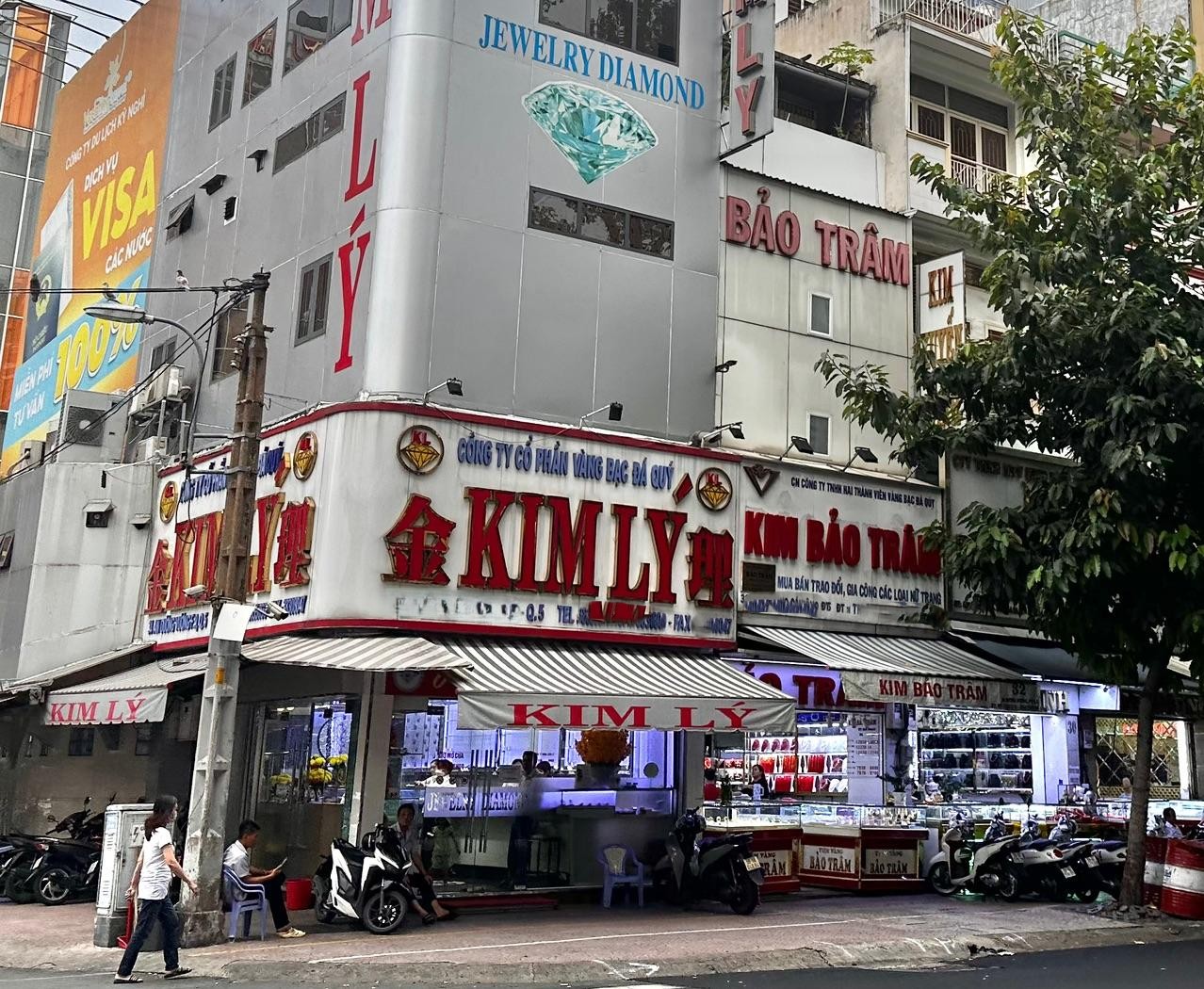 Từ “cơn sốt” đến “cơn lạnh”: Thị trường kim cương Việt Nam lao đao vì làn sóng bán tháo, nhiều cửa hàng "hấp hối"- Ảnh 4.