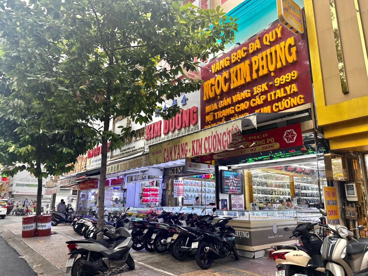Từ “cơn sốt” đến “cơn lạnh”: Thị trường kim cương Việt Nam lao đao vì làn sóng bán tháo, nhiều cửa hàng "hấp hối"- Ảnh 5.