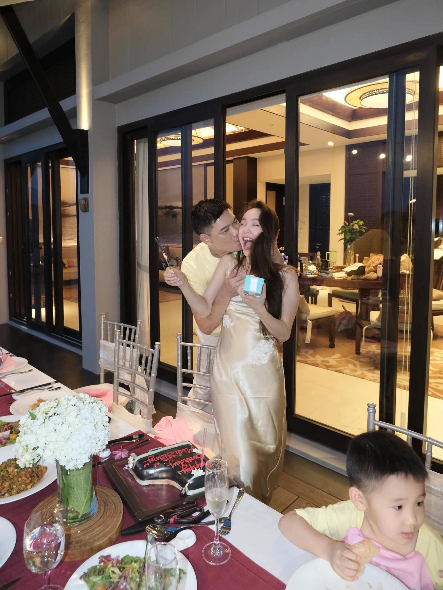 Nhan sắc nóng bỏng của nữ nghệ sĩ sinh con trai cho đại gia dệt may - Ảnh 6.