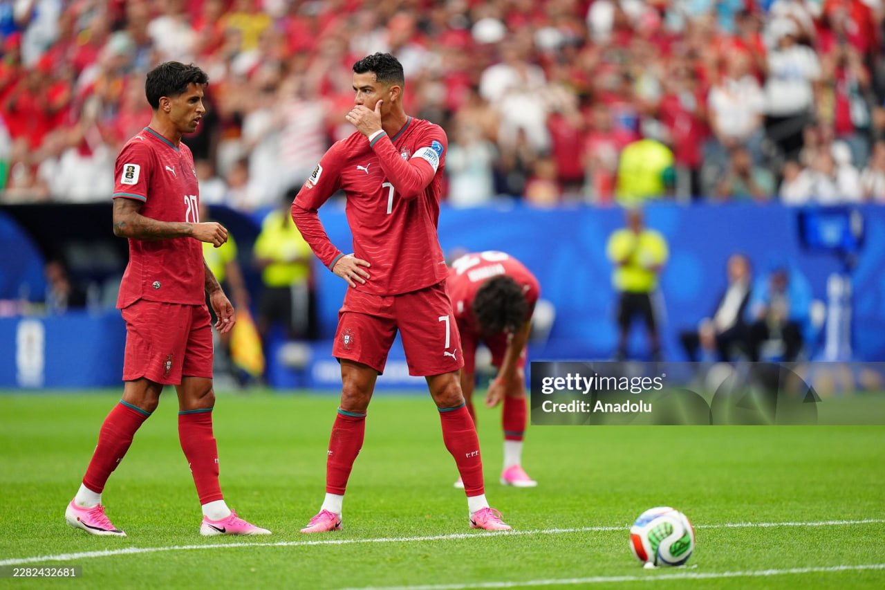 IQ vô cực! Cả thế giới bị Ronaldo lừa! - Ảnh 3.