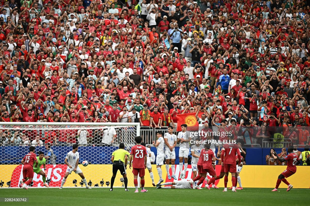 IQ vô cực! Cả thế giới bị Ronaldo lừa! - Ảnh 4.
