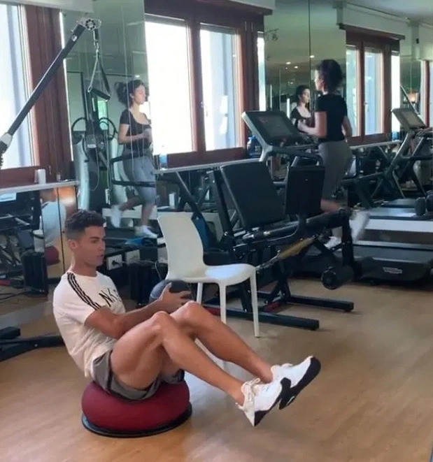 Ngôi nhà của Ronaldo - Ảnh 44.