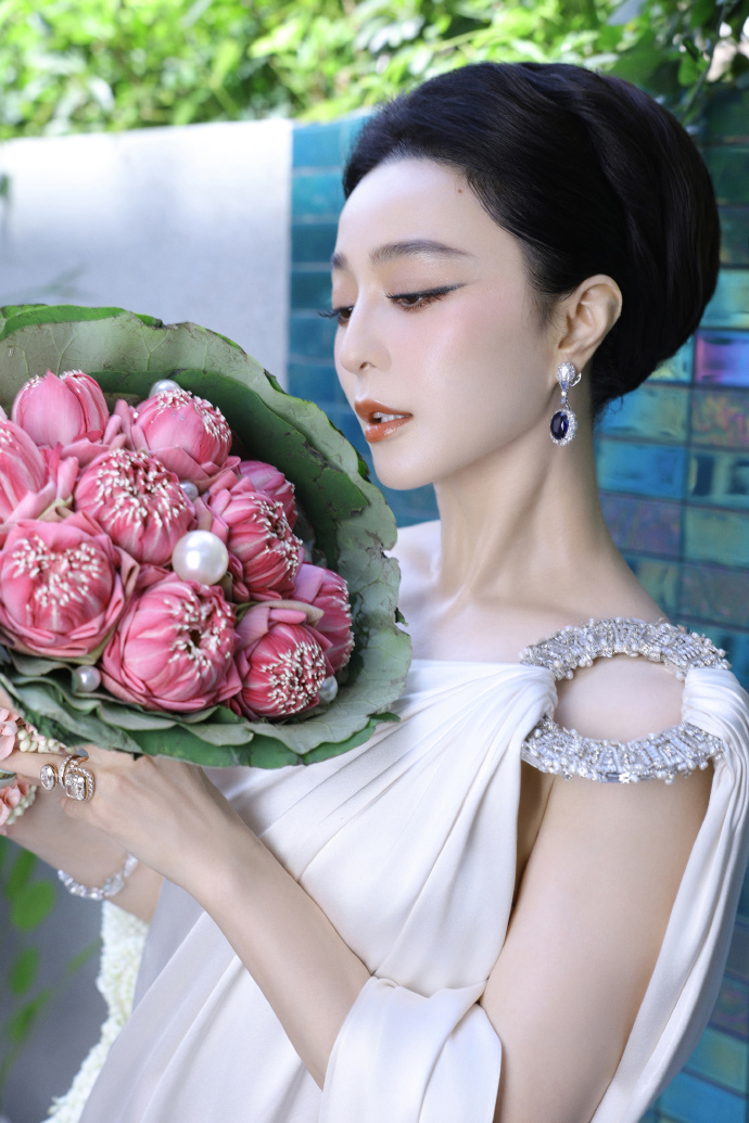 Phạm Băng Băng sang Thái Lan bán mặt nạ ở hội chợ, visual cam thường zoom đến đâu hết hồn đến đó - Ảnh 12.