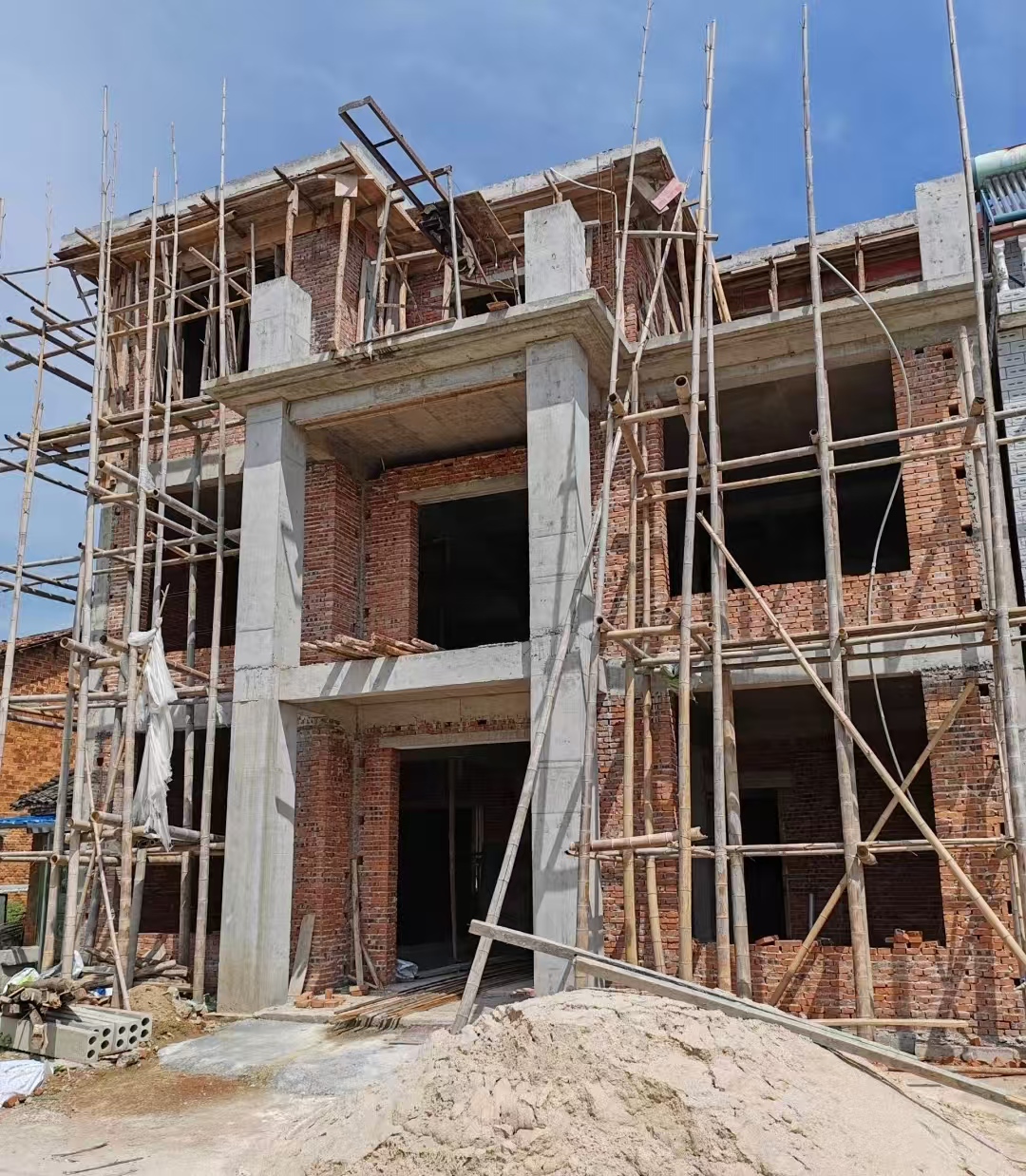  Tôi đã dành gần hết tiền tiết kiệm để xây căn nhà 3 tầng ở quê, nhưng 2 năm sau mới nhận ra: Có những khoản đầu tư mang danh “tài sản” nhưng lại không tạo ra giá trị - Ảnh 4.