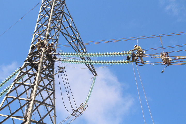 Miền Bắc ngốn điện kỷ lục, 4 mạch đường dây 500kV Bắc - Nam cung ứng thế nào? - Ảnh 1.