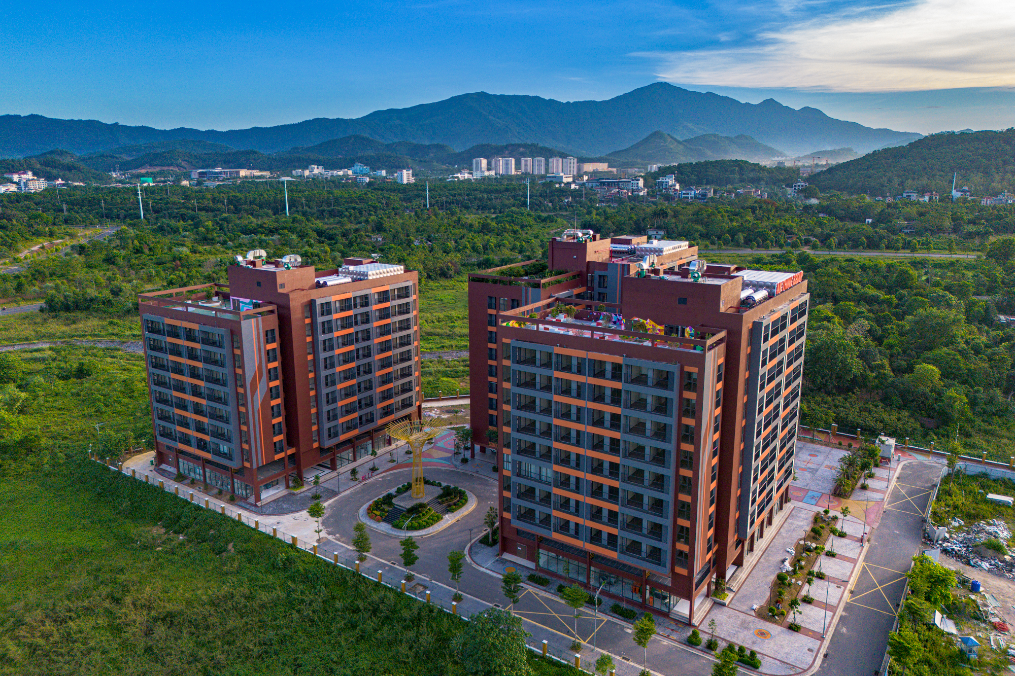 Toàn cảnh khu vực cách Hồ Gươm 40 km đang được "kéo gần" bằng 2 tuyến metro 380.000 tỷ: Là 'thung lũng công nghệ' lớn nhất Việt Nam, quy tụ hàng loạt đại học và các trung tâm R&D- Ảnh 13.