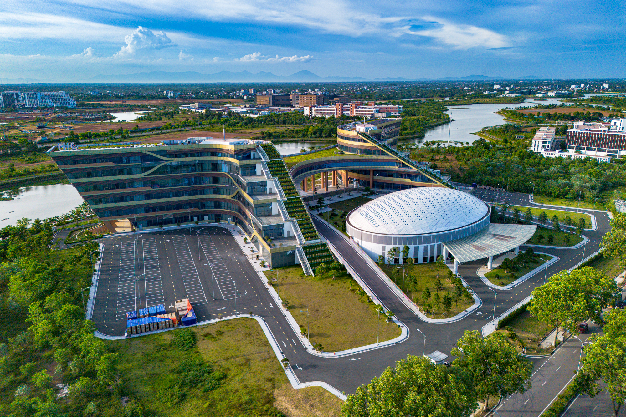 Toàn cảnh khu vực cách Hồ Gươm 40 km đang được "kéo gần" bằng 2 tuyến metro 380.000 tỷ: Là 'thung lũng công nghệ' lớn nhất Việt Nam, quy tụ hàng loạt đại học và các trung tâm R&D- Ảnh 7.