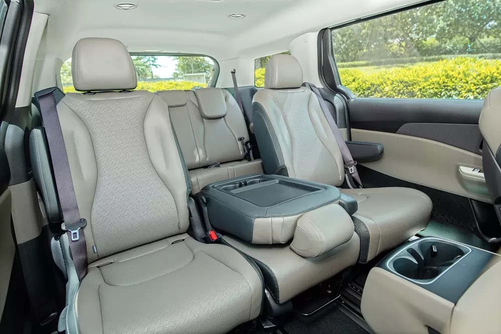 Kia Carnival thêm bản hybrid ‘giá rẻ’ tại Việt Nam: Thực tế còn 1,379 tỷ đồng, 8 chỗ ngồi, hợp dịch vụ với mức tiêu thụ xăng chỉ 4,8L/100km - Ảnh 4.