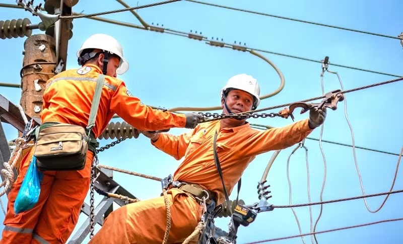Phụ tải điện quốc gia lập kỷ lục mới sau những ngày miền Bắc nóng "như đổ lửa" - Ảnh 1.