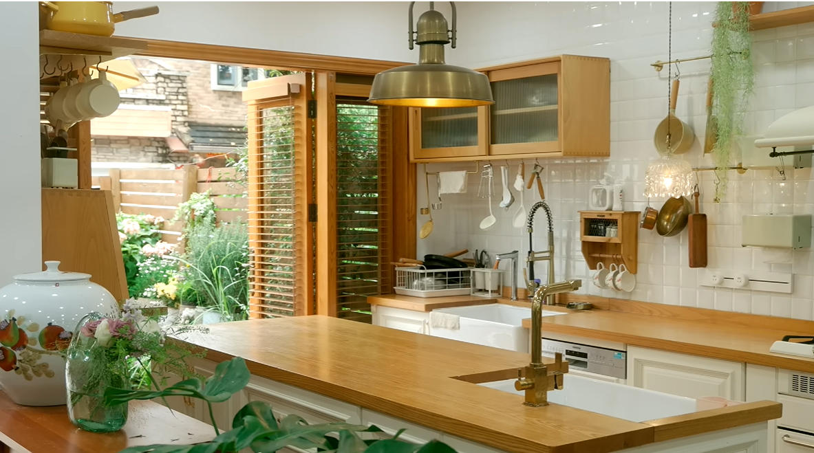 Bên trong biệt thự cổ 300m2 giữa rừng của nữ TikToker 3 triệu follower - Ảnh 16.