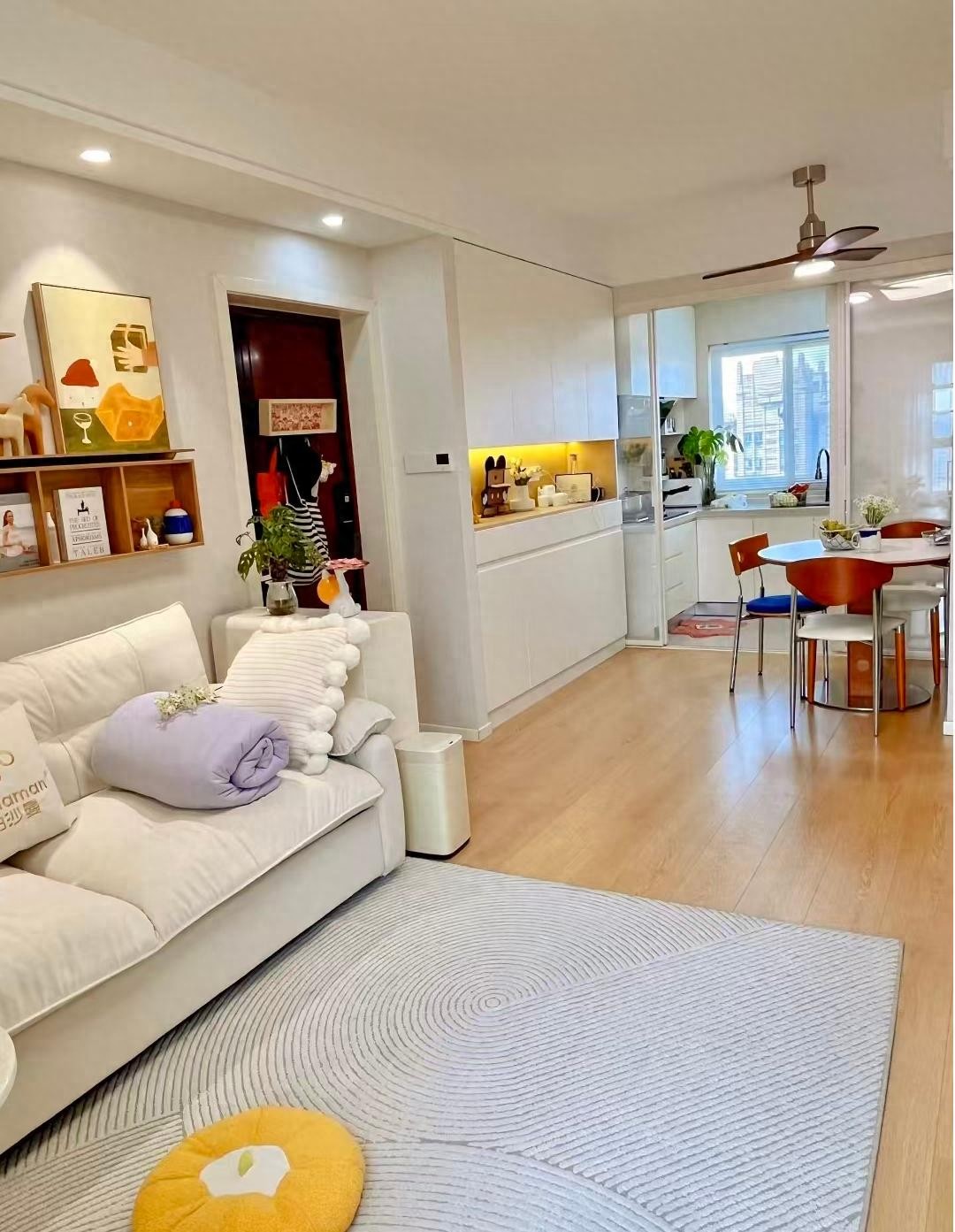 Từ chối trang trí “quá đà”, người phụ nữ chi chưa tới 260 triệu đồng cải tạo căn hộ 76m²: Thành quả khiến hàng xóm kéo nhau tới học hỏi- Ảnh 1.