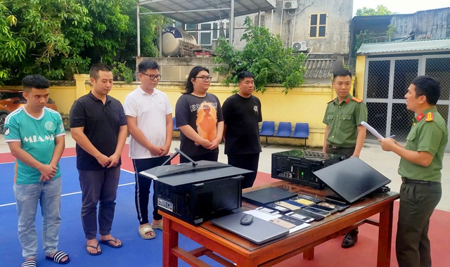 Bắt 'đầu sỏ' Nguyễn Tiến Đạt SN 2004 trong chuyên án đặc biệt liên quan 1.000 tài khoản ngân hàng- Ảnh 1.