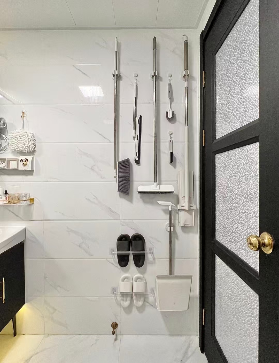 Tôi rất ngưỡng mộ cách người phụ nữ 53 tuổi này sắp xếp phòng tắm: Không gian nhỏ nhưng chứa được gấp đôi đồ đạc, lúc nào cũng sạch sẽ và gọn gàng- Ảnh 7.
