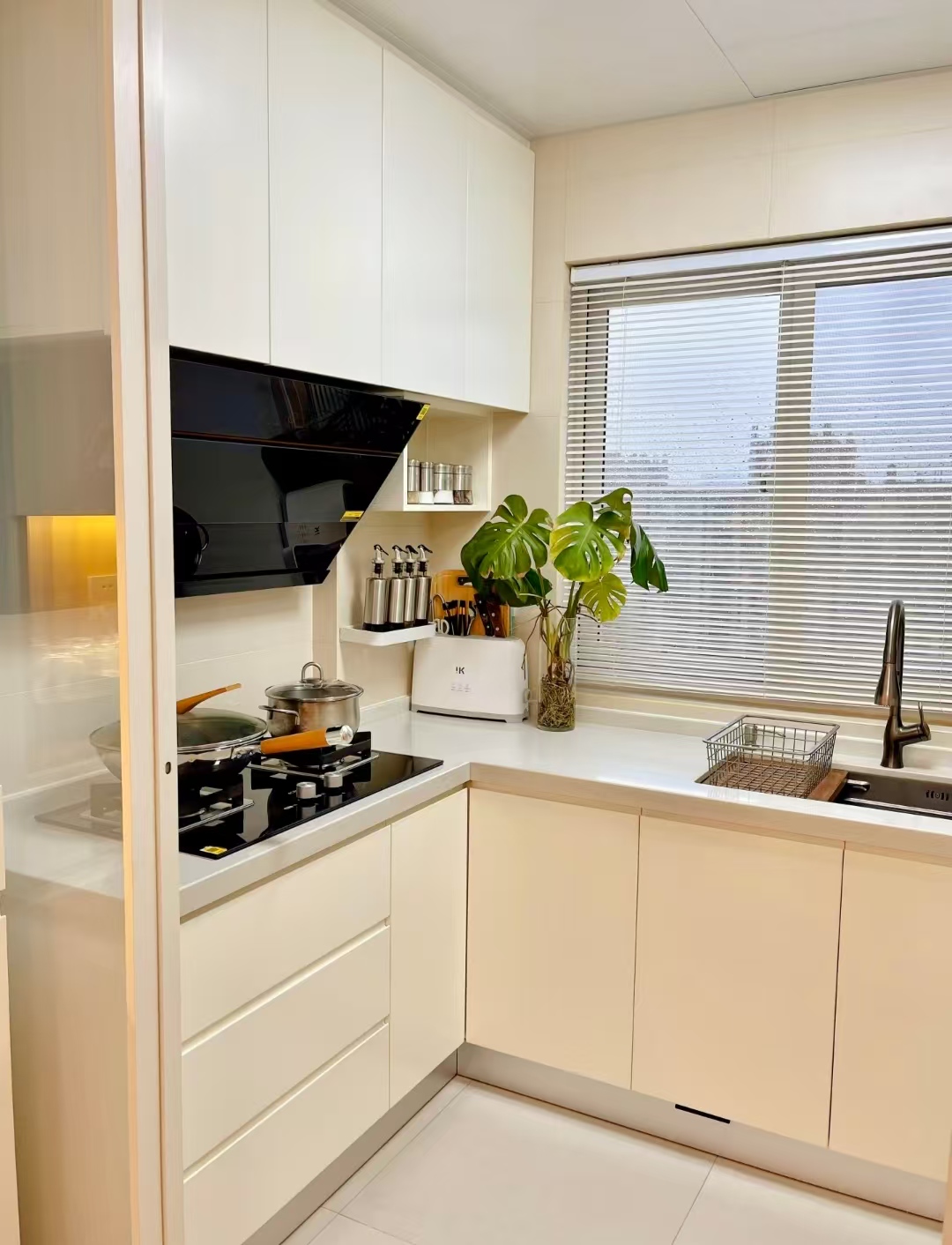 Từ chối trang trí “quá đà”, người phụ nữ chi chưa tới 260 triệu đồng cải tạo căn hộ 76m²: Thành quả khiến hàng xóm kéo nhau tới học hỏi- Ảnh 10.