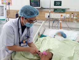Chậm chuyến bay vài tiếng, hãng nên vừa hoàn tiền vừa 'đền' vé mới - Ảnh 2.