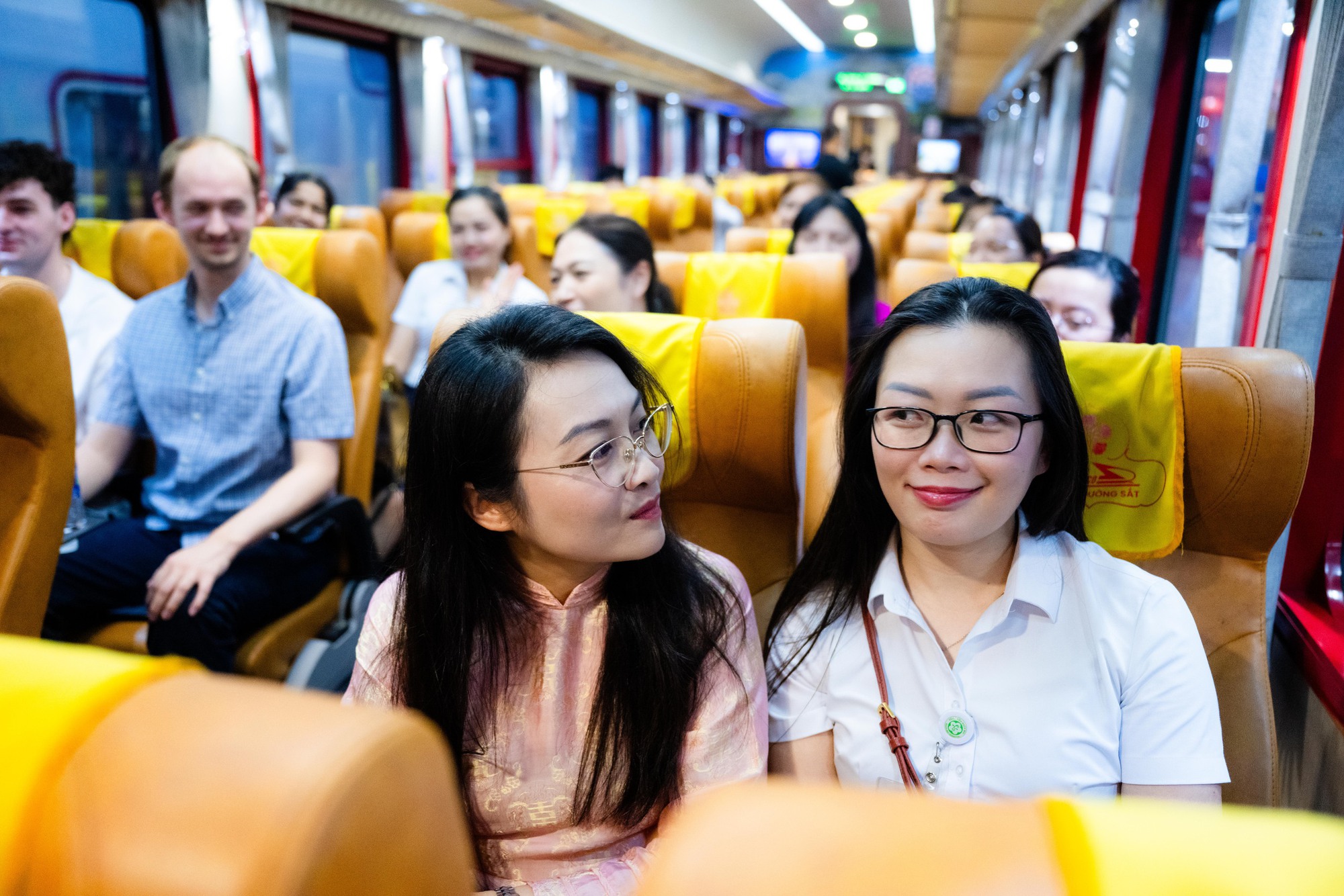 Điều đặc biệt diễn ra sáng nay: Chuyến tàu đầu tiên đưa bác sĩ từ Hà Nội đến Bệnh viện Bạch Mai cơ sở 2 làm việc - Ảnh 8.