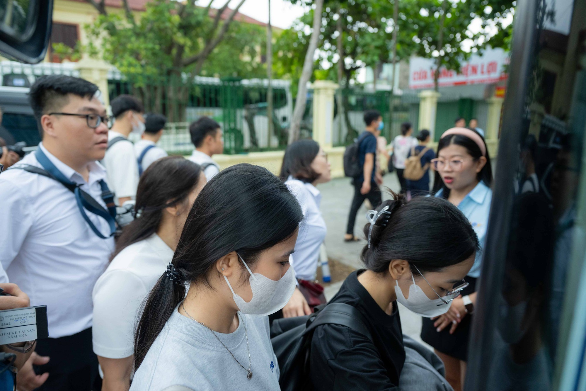 Điều đặc biệt diễn ra sáng nay: Chuyến tàu đầu tiên đưa bác sĩ từ Hà Nội đến Bệnh viện Bạch Mai cơ sở 2 làm việc - Ảnh 19.