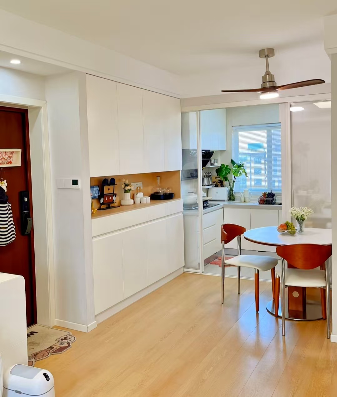 Từ chối trang trí “quá đà”, người phụ nữ chi chưa tới 260 triệu đồng cải tạo căn hộ 76m²: Thành quả khiến hàng xóm kéo nhau tới học hỏi- Ảnh 6.