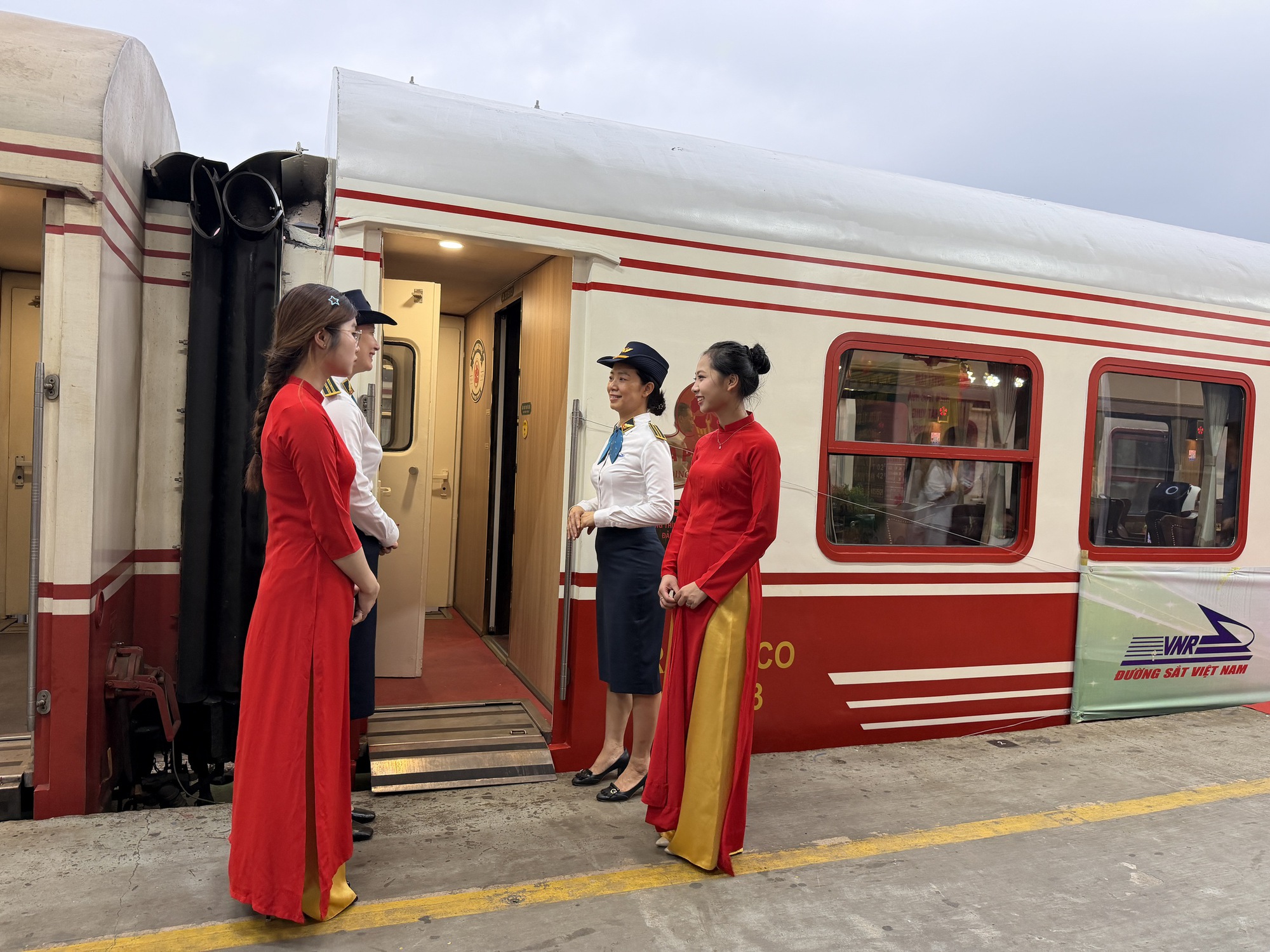 Bệnh viện Bạch Mai cơ sở Ninh Bình chính thức vận hành - Ảnh 12.