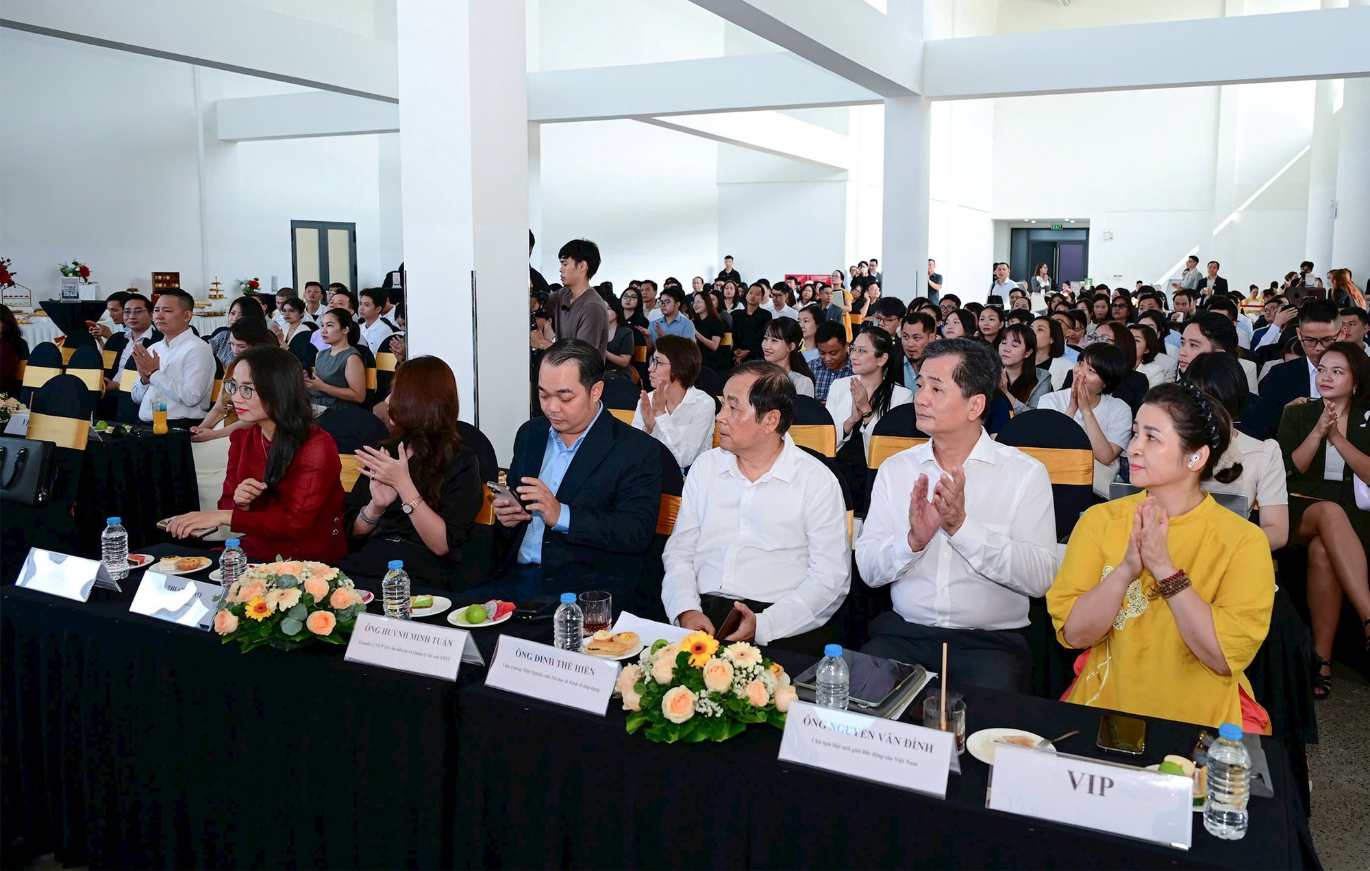 TS. Nguyễn Văn Đính: Nguồn cung tăng nhanh cả về chất và lượng với hàng loạt dự án quy mô "chưa từng có" - Ảnh 2.