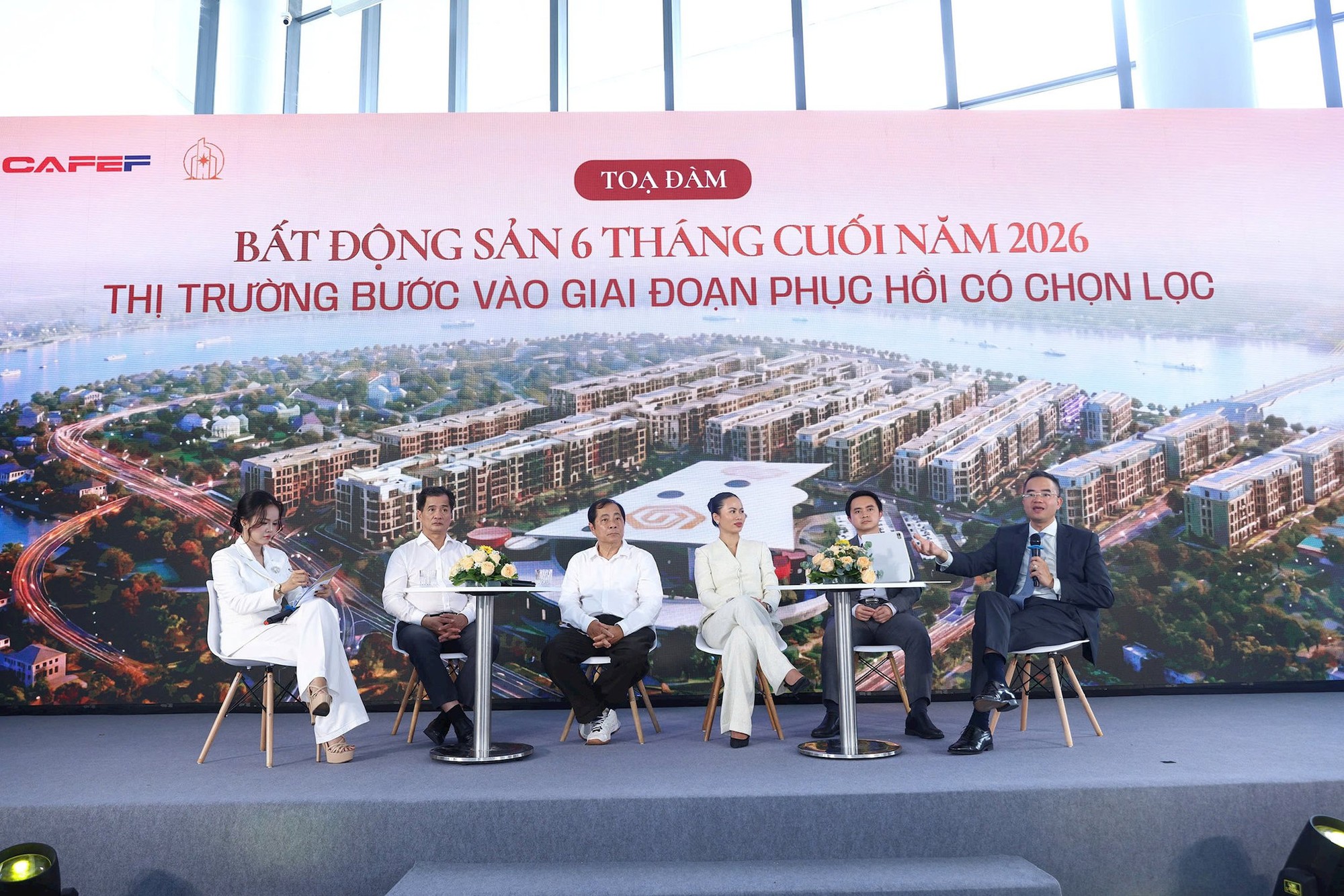 Giám đốc OneHousing: Thị trường bất động sản không còn chấp nhận những dự án chỉ dựa trên các cam kết hay "bánh vẽ" để bán hàng- Ảnh 1.