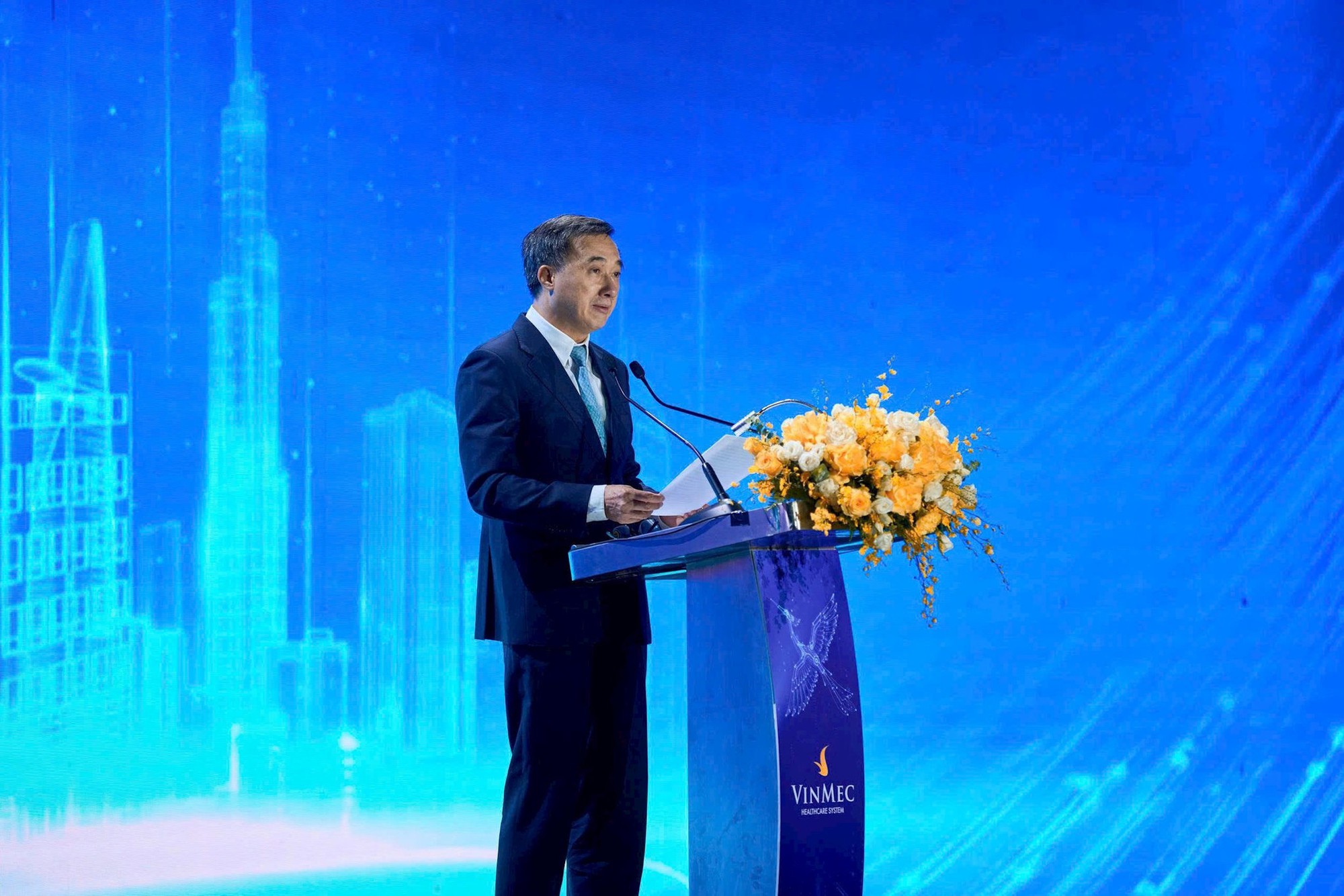 Đúng hôm nay, Việt Nam có Trung tâm phẫu thuật robot công nghệ cao đa kết: Vingroup chi luôn 300 tỷ đồng hỗ trợ bệnh nhân- Ảnh 2.