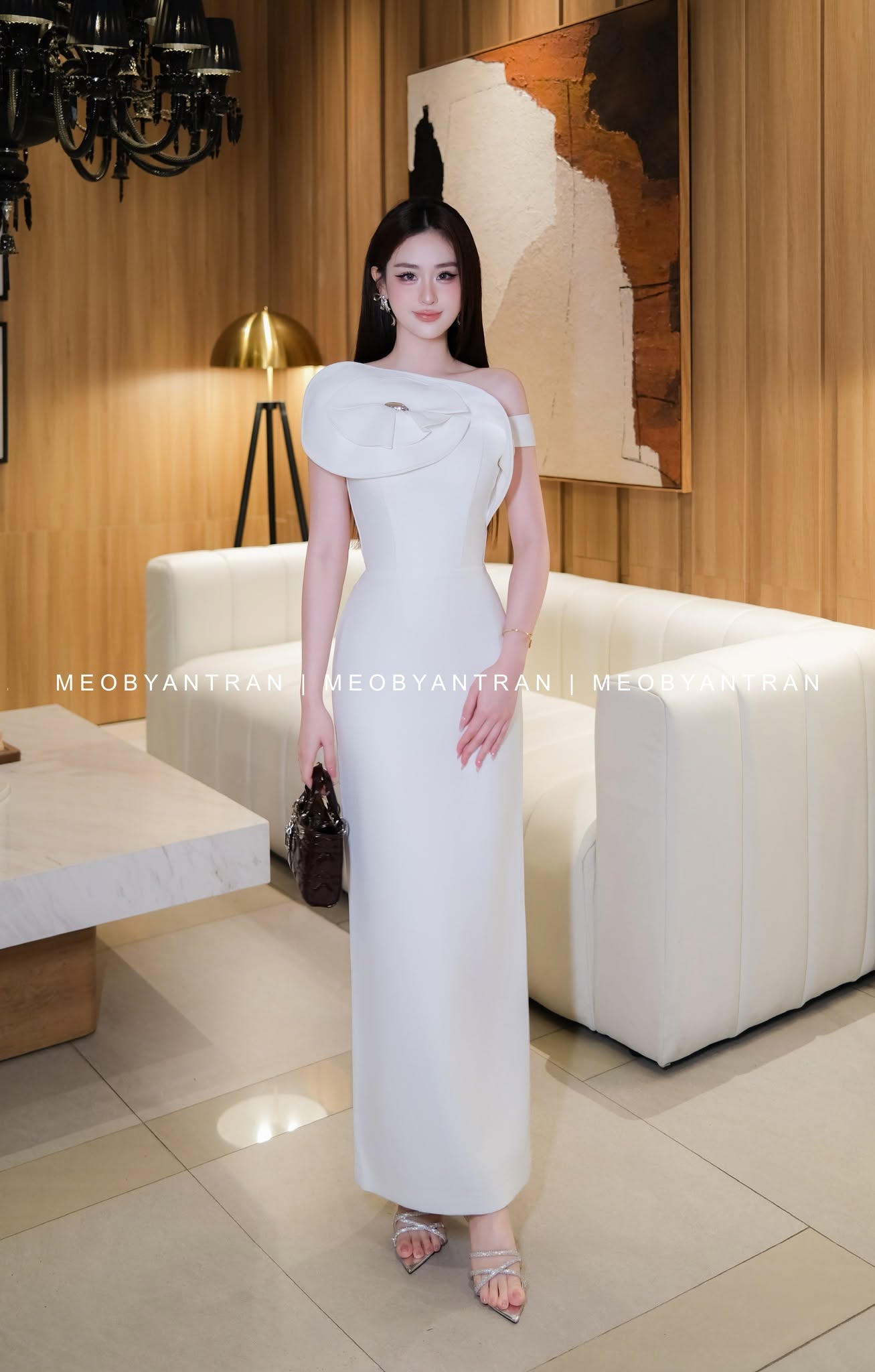 Ở tuổi 44, Song Hye Kyo vẫn mê đầm trắng: Phụ nữ ngoài 35 tuổi nhất định nên có một chiếc trong tủ đồ - Ảnh 11.