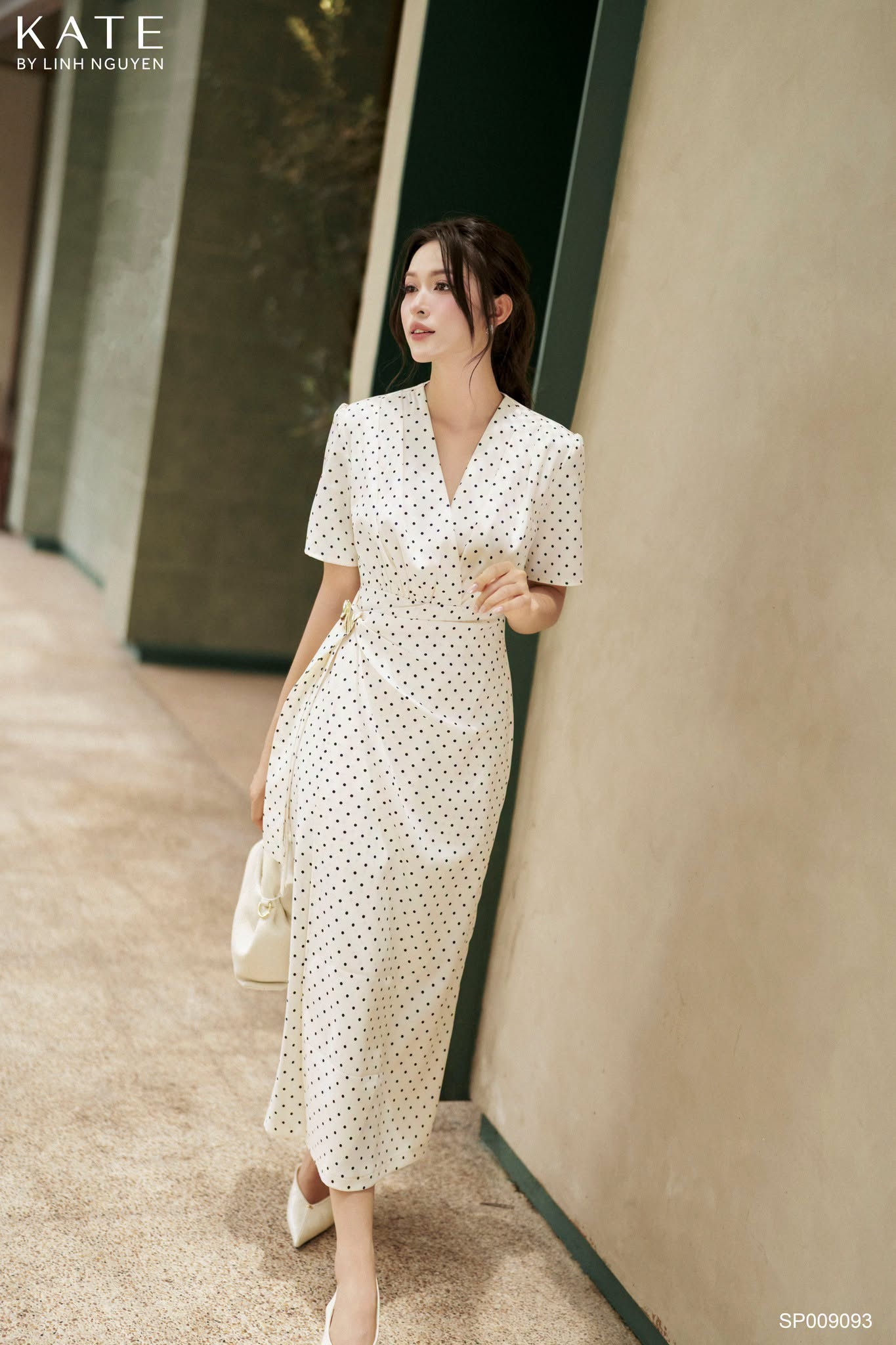 Ở tuổi 44, Song Hye Kyo vẫn mê đầm trắng: Phụ nữ ngoài 35 tuổi nhất định nên có một chiếc trong tủ đồ - Ảnh 8.