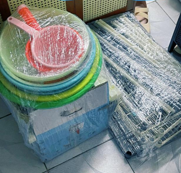 Cứ nghĩ màng bọc thực phẩm chỉ để bọc đồ ăn, ai ngờ lại giải quyết được hàng loạt việc nhà phiền phức - Ảnh 1.