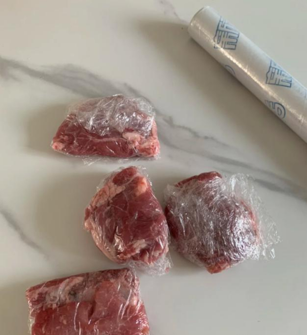 Cứ nghĩ màng bọc thực phẩm chỉ để bọc đồ ăn, ai ngờ lại giải quyết được hàng loạt việc nhà phiền phức - Ảnh 5.