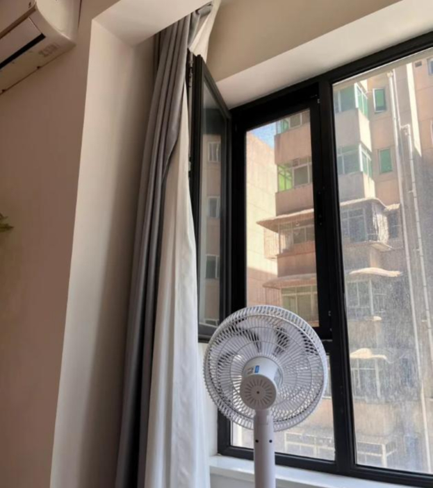 Nhiều người bật điều hòa cả ngày nhưng không biết: Chiếc quạt trong nhà còn có 4 công dụng giúp làm mát hiệu quả và tiết kiệm điện hơn - Ảnh 3.