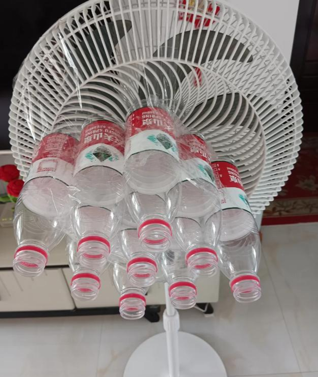 Nhiều người bật điều hòa cả ngày nhưng không biết: Chiếc quạt trong nhà còn có 4 công dụng giúp làm mát hiệu quả và tiết kiệm điện hơn - Ảnh 4.