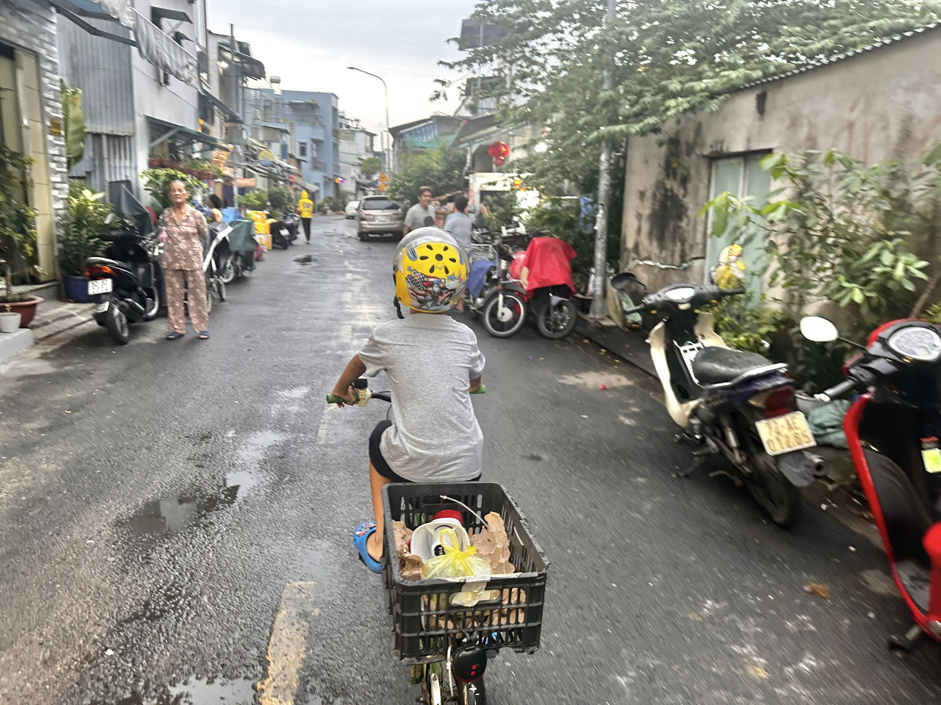 Đằng sau tiếng rao bằng thơ gây sốt mạng xã hội của cậu bé 9 tuổi bán trứng phụ mẹ- Ảnh 3.