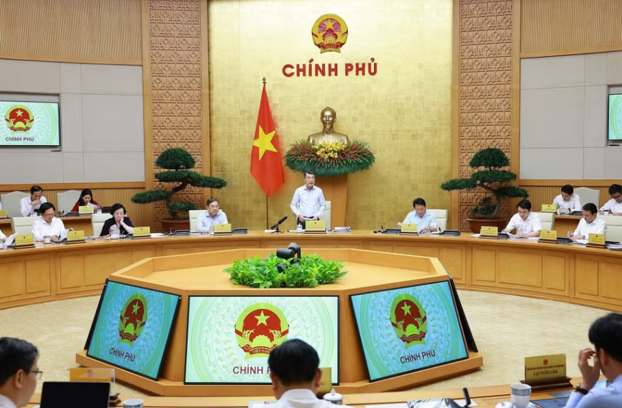 Thủ tướng: Khẩn trương hoàn thiện dự án luật, nghị quyết, bảo đảm chất lượng, tiến độ, hiệu quả- Ảnh 2.