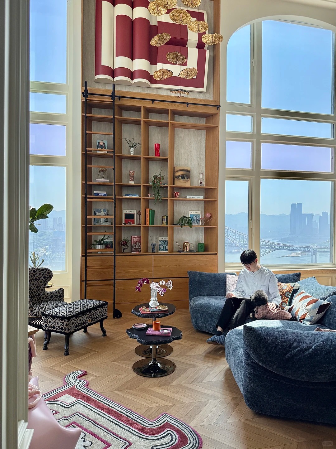 Căn duplex 320m2 "view triệu đô" của vợ chồng 30 tuổi không thích đi làm, chỉ ở mê ở nhà - Ảnh 1.