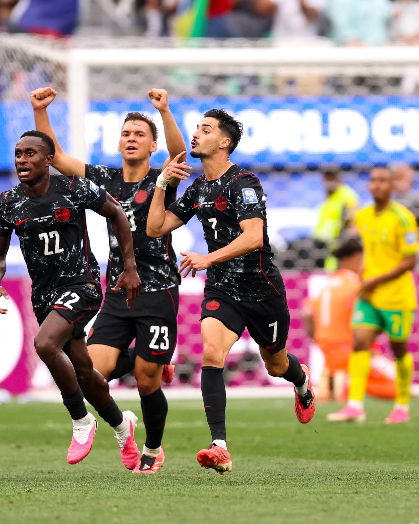 Thắng 1-0 Nam Phi, Canada trở thành đội đầu tiên vào vòng 1/8 World Cup, tạo điều chưa từng có trong lịch sử- Ảnh 4.