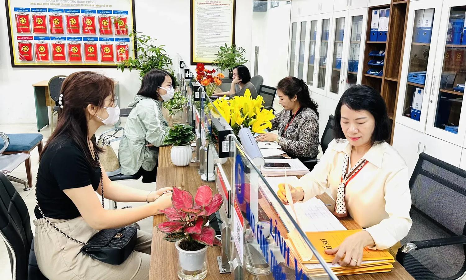 Chính phủ yêu cầu trả lương, thu nhập cán bộ theo kết quả đánh giá bằng KPI- Ảnh 1.