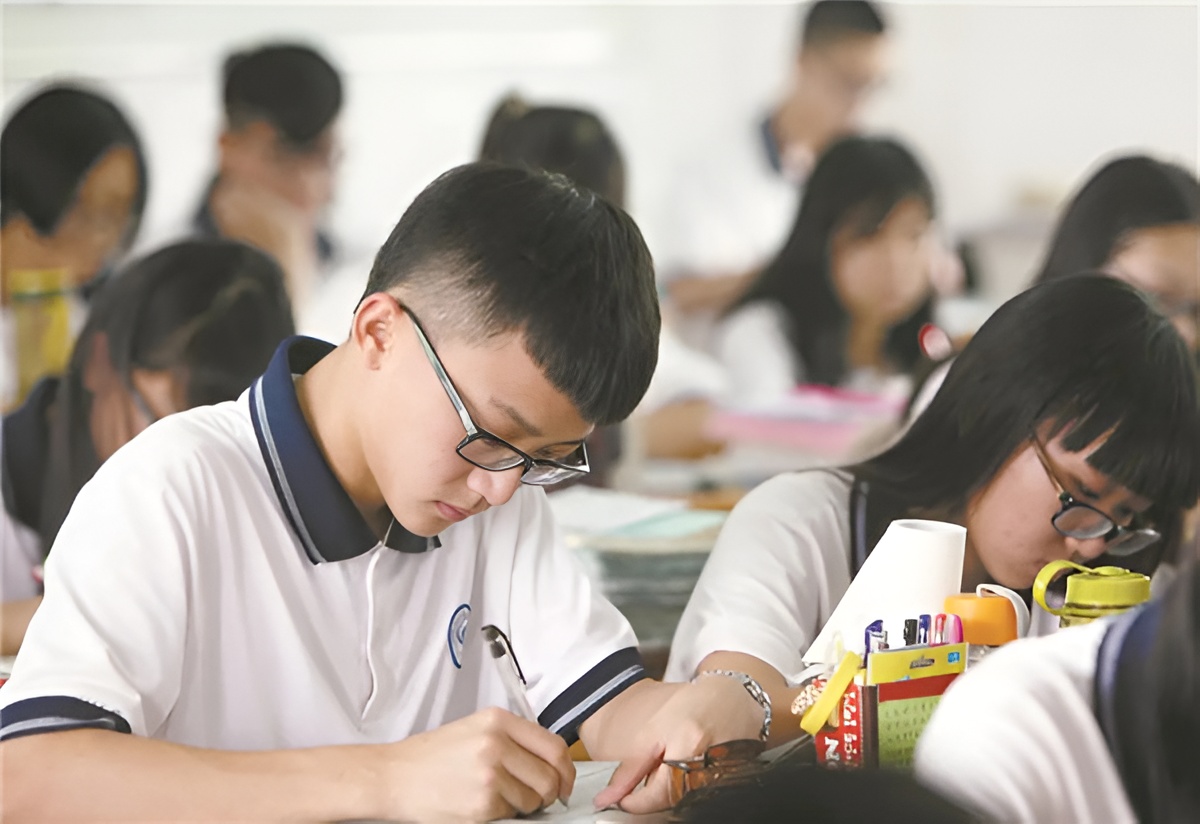 Cha của một sinh viên xuất sắc ĐH top đầu thừa nhận: Không ép con học thêm, nhưng có một nguyên tắc tôi kiên quyết giữ đến cùng - Ảnh 1.