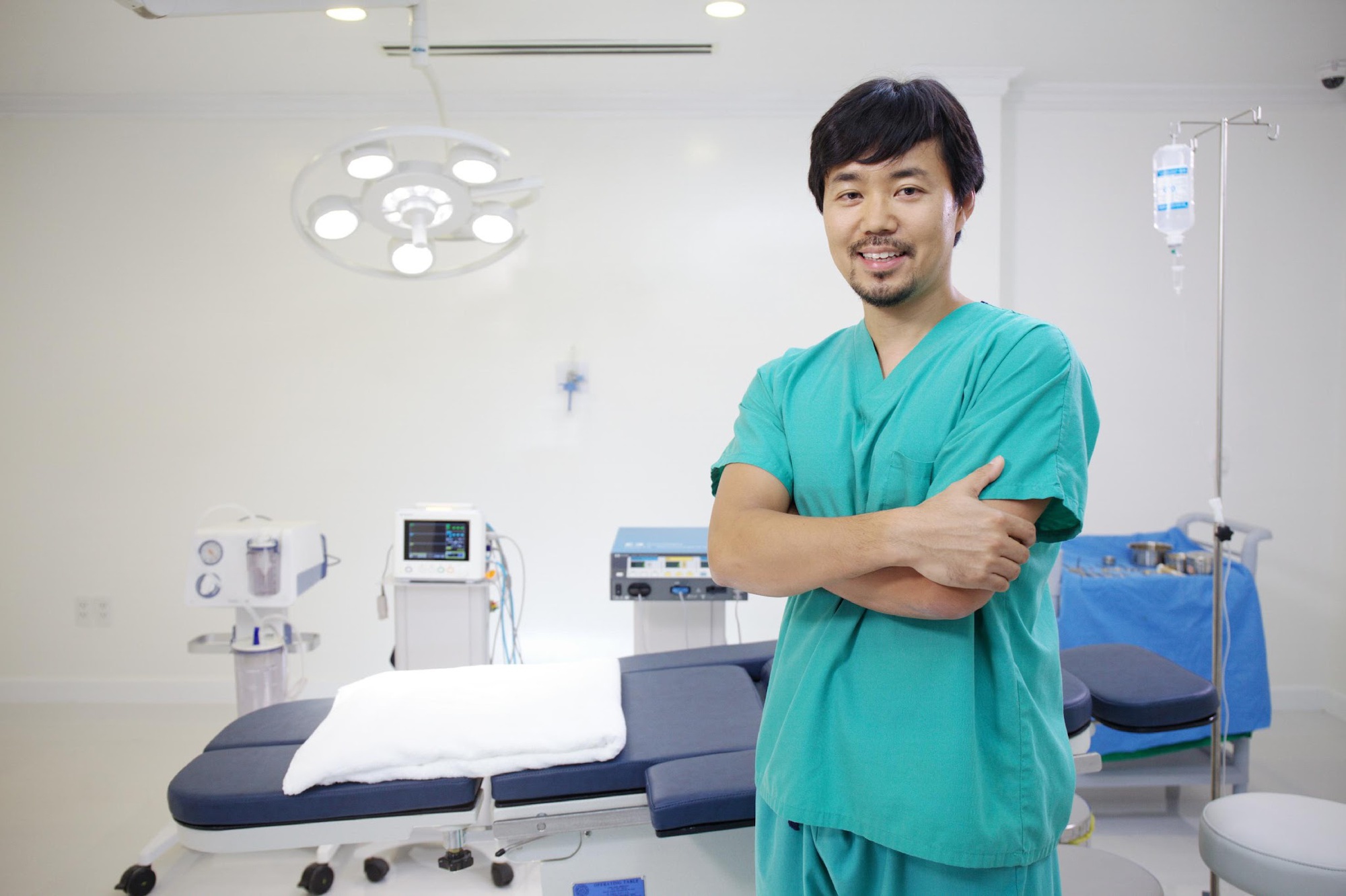 Đằng sau quyết định chỉnh mí là tầm nhìn lãnh đạo của nam doanh nhân- Ảnh 2. Đằng sau quyết định chỉnh mí là tầm nhìn lãnh đạo của nam doanh nhân- Ảnh 2.