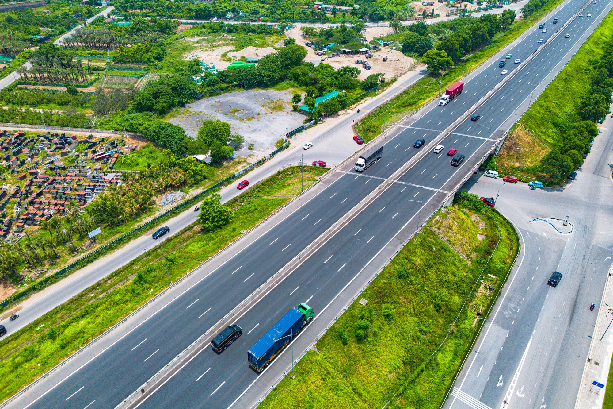 Bất ngờ tiến độ siêu sân vận động lớn thứ hai Việt Nam sau 8 tháng khởi công: Khán đài dần lộ diện, sắp lắp mái vòm thép 8.600 tấn  - Ảnh 8.
