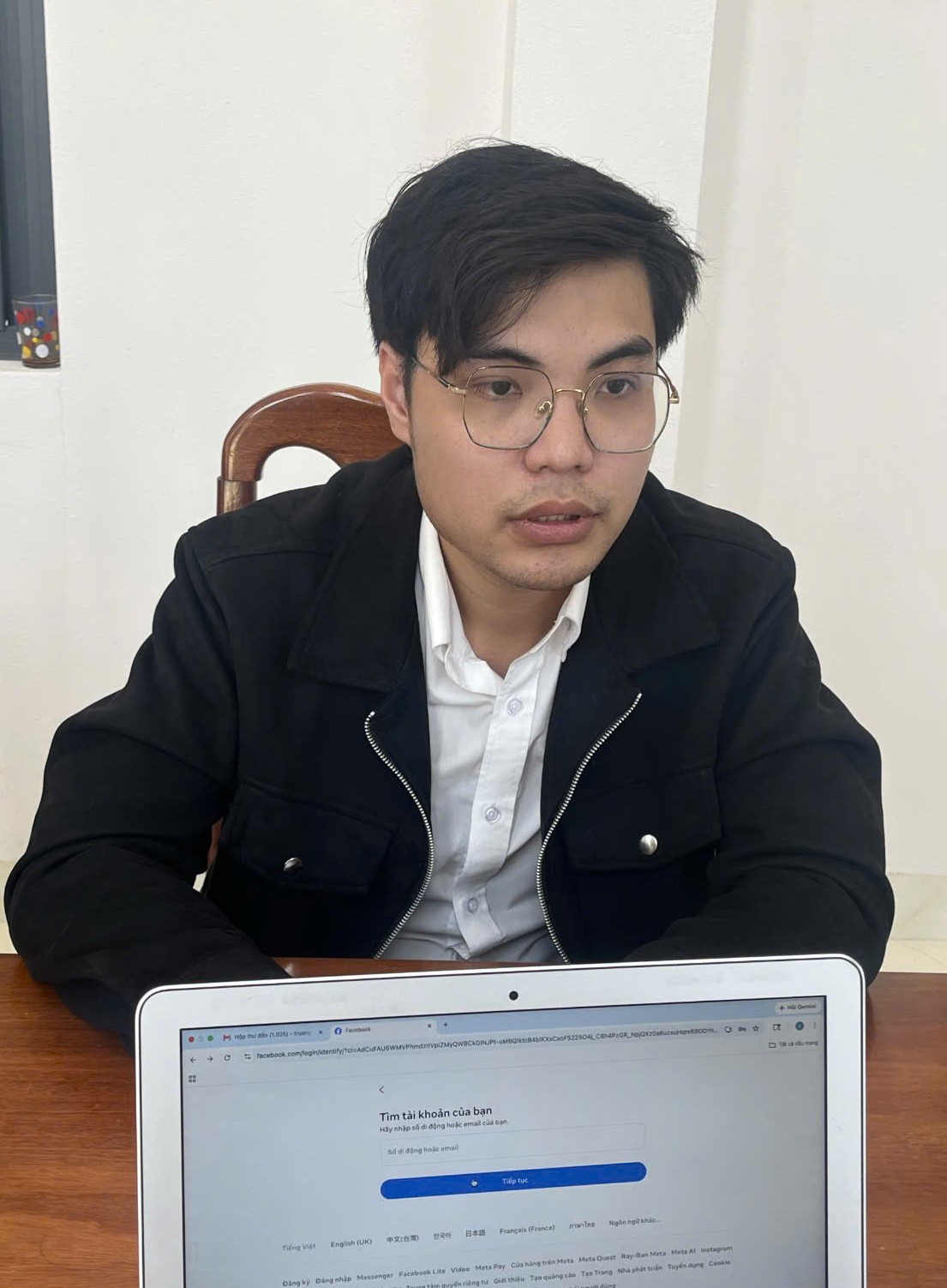 Thi hành lệnh bắt tạm giam chủ Facebook “Linh Đan”- Ảnh 1.