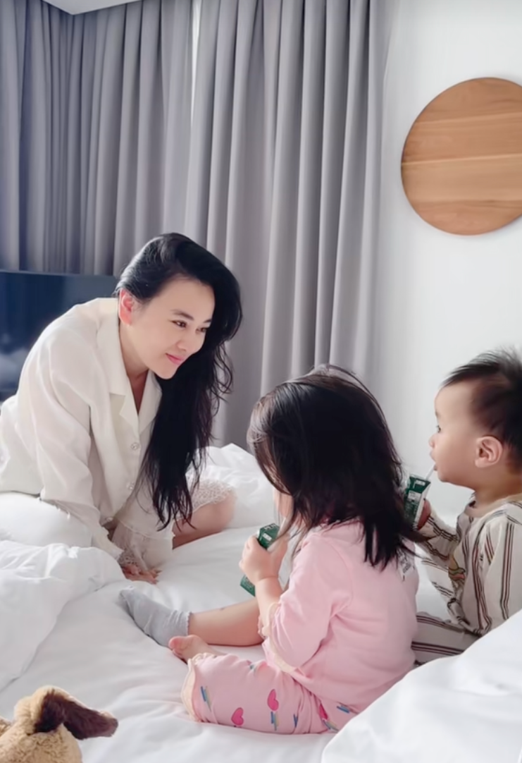 Cặp song sinh nhà Phương Oanh bước vào khủng hoảng tuổi lên 2, vừa khóc vừa ăn vạ khiến mẹ bỉm hoa mắt chóng mặt- Ảnh 8.